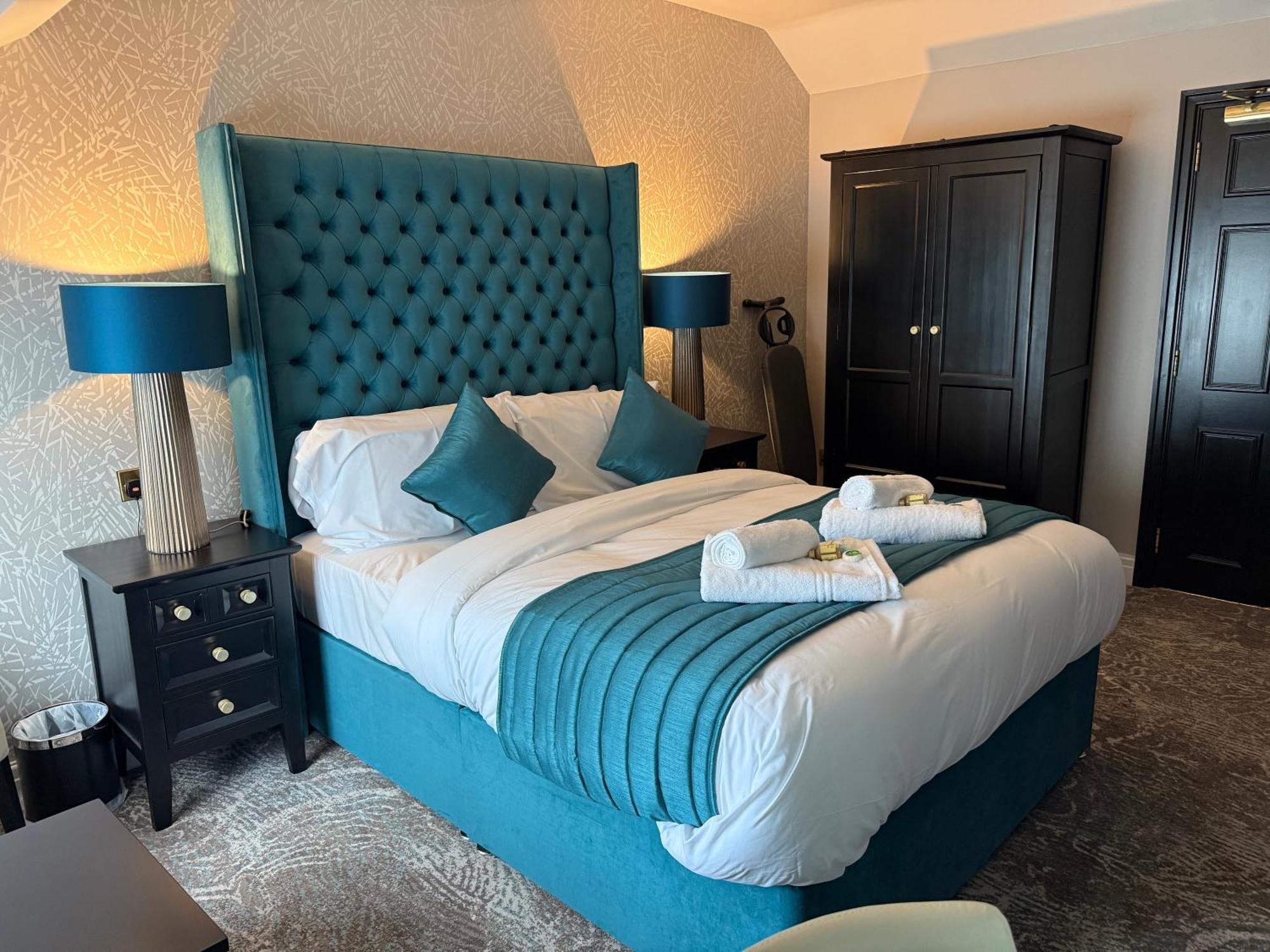 Отель Lyons Woodlands Hall 4*